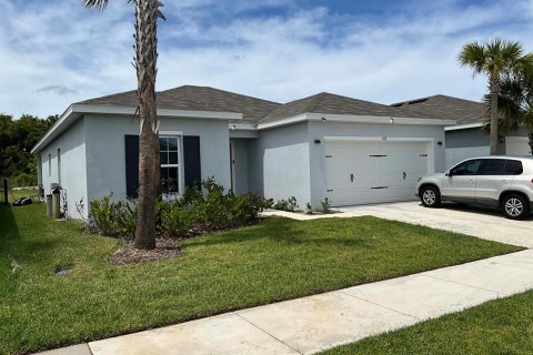 House in St. Lucie, Florida 3 bedrooms, 122.91 sq.m. № 2240857 - photo 4