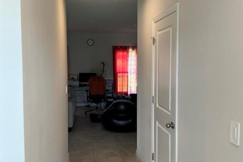 House in St. Lucie, Florida 3 bedrooms, 122.91 sq.m. № 2240857 - photo 11