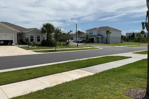 House in St. Lucie, Florida 3 bedrooms, 122.91 sq.m. № 2240857 - photo 9
