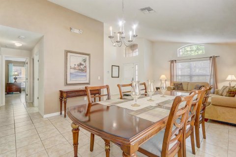 House in Davenport, Florida 4 bedrooms, 279.17 sq.m. № 2081459 - photo 4