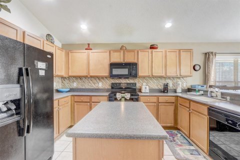 House in Davenport, Florida 4 bedrooms, 279.17 sq.m. № 2081459 - photo 8