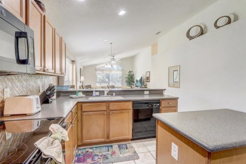 House in Davenport, Florida 4 bedrooms, 279.17 sq.m. № 2081459 - photo 7