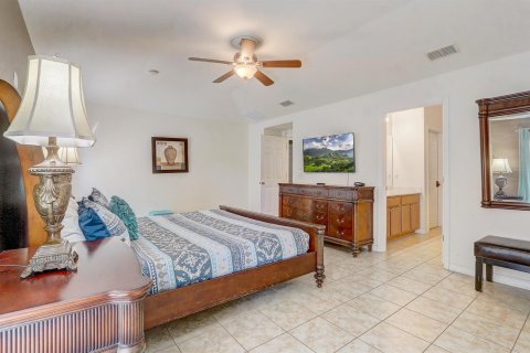 House in Davenport, Florida 4 bedrooms, 279.17 sq.m. № 2081459 - photo 16