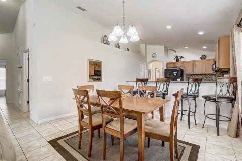 House in Davenport, Florida 4 bedrooms, 279.17 sq.m. № 2081459 - photo 11