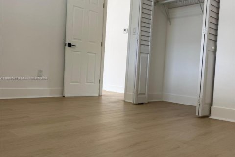 Villa ou maison à louer à Miami, Floride: 3 chambres, 106.84 m2 № 1929830 - photo 14