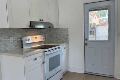 Villa ou maison à louer à Miami, Floride: 3 chambres, 106.84 m2 № 1929830 - photo 6