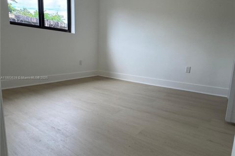 Villa ou maison à louer à Miami, Floride: 3 chambres, 106.84 m2 № 1929830 - photo 11