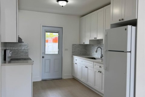 Villa ou maison à louer à Miami, Floride: 3 chambres, 106.84 m2 № 1929830 - photo 4