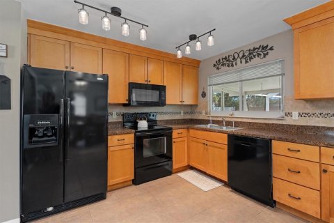 Villa ou maison à vendre à North Port, Floride: 4 chambres, 147.71 m2 № 2391294 - photo 12