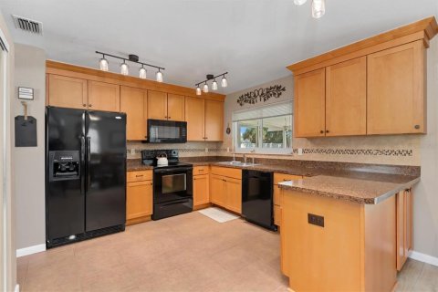 Villa ou maison à vendre à North Port, Floride: 4 chambres, 147.71 m2 № 2391294 - photo 11