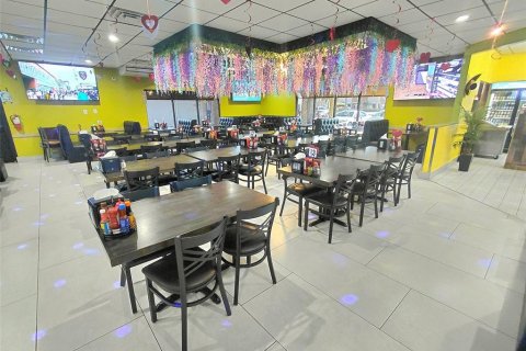 Immobilier commercial à vendre à Kissimmee, Floride: 681.9 m2 № 2135468 - photo 3
