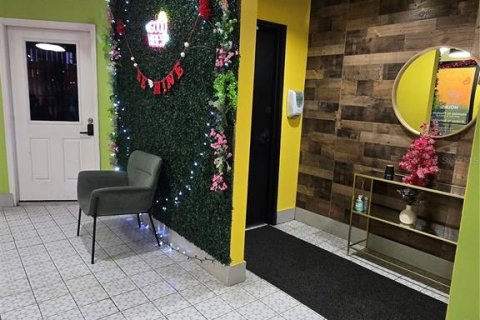 Immobilier commercial à vendre à Kissimmee, Floride: 681.9 m2 № 2135468 - photo 5