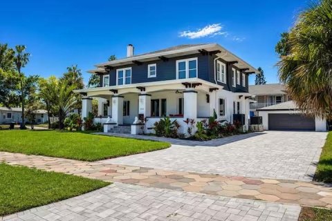 Villa ou maison à Saint Petersburg, Floride 4 chambres, 313.27 m2 № 2376799
