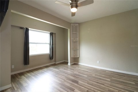 House in Largo, Florida 3 bedrooms, 128.58 sq.m. № 1876187 - photo 7
