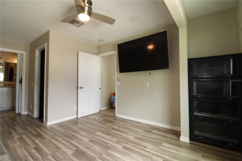House in Largo, Florida 3 bedrooms, 128.58 sq.m. № 1876187 - photo 9
