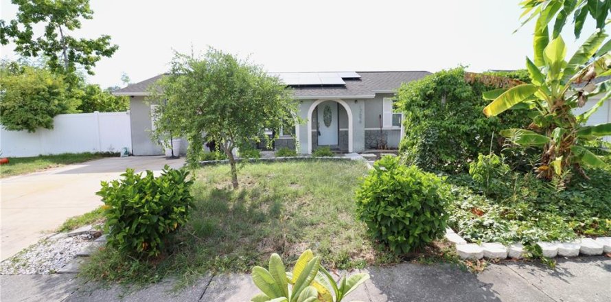 House in Largo, Florida 3 bedrooms, 128.58 sq.m. № 1876187