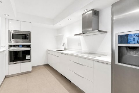 Condominio en Sunny Isles Beach, Florida, 1 dormitorio № 2320635