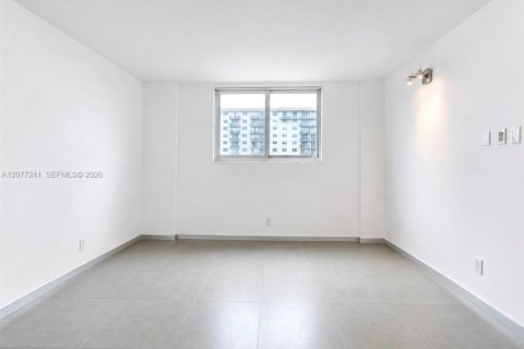 Condominio en alquiler en Sunny Isles Beach, Florida, 1 dormitorio, 93.37 m2 № 2320635 - foto 8