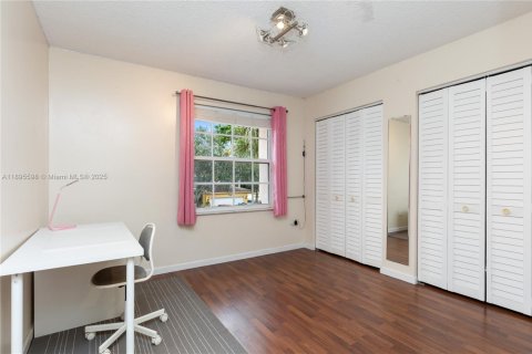 Villa ou maison à vendre à Pembroke Pines, Floride: 4 chambres, 216.65 m2 № 1947241 - photo 20