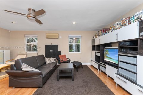 Villa ou maison à vendre à Pembroke Pines, Floride: 4 chambres, 216.65 m2 № 1947241 - photo 12
