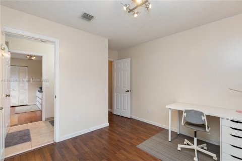 Villa ou maison à vendre à Pembroke Pines, Floride: 4 chambres, 216.65 m2 № 1947241 - photo 19