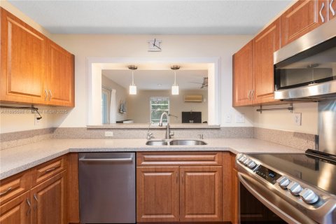 Villa ou maison à vendre à Pembroke Pines, Floride: 4 chambres, 216.65 m2 № 1947241 - photo 10