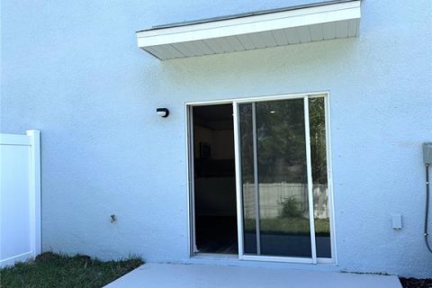 Снять в аренду таунхаус в Палм-Харбор, Флорида 1 комната, 135.92м2, № 1615398 - фото 2