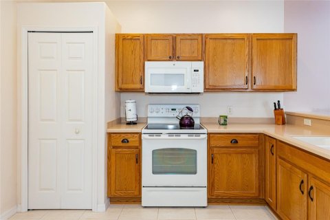 House in Ocala, Florida 3 bedrooms, 169.73 sq.m. № 2110116 - photo 14