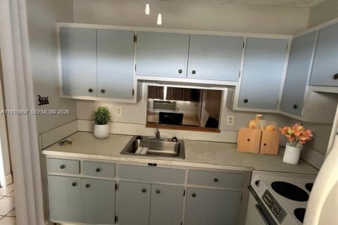 Condominio en venta en Lauderhill, Florida, 41.81 m2 № 2006085 - foto 2