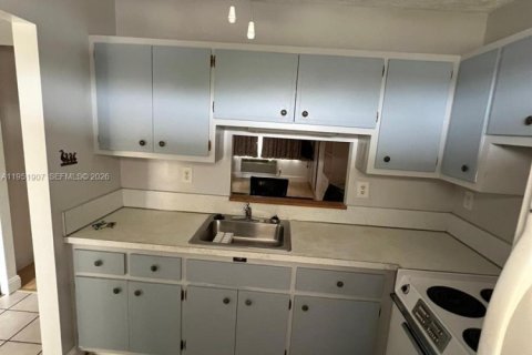 Condominio en venta en Lauderhill, Florida, 41.81 m2 № 2006085 - foto 13