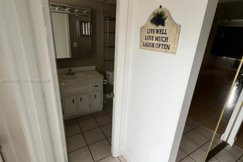 Condominio en venta en Lauderhill, Florida, 41.81 m2 № 2006085 - foto 5