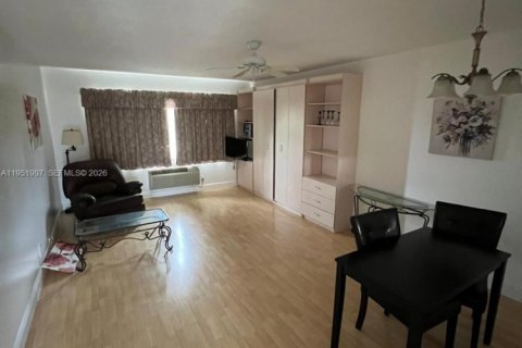 Condominio en venta en Lauderhill, Florida, 41.81 m2 № 2006085 - foto 12