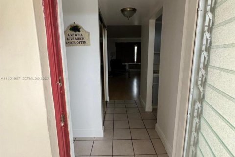 Condominio en venta en Lauderhill, Florida, 41.81 m2 № 2006085 - foto 4