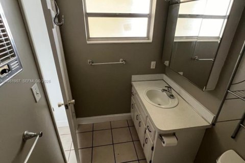 Condominio en venta en Lauderhill, Florida, 41.81 m2 № 2006085 - foto 8