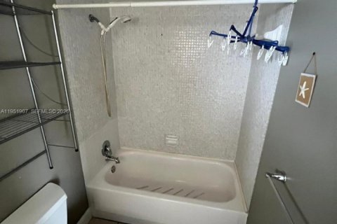 Condominio en venta en Lauderhill, Florida, 41.81 m2 № 2006085 - foto 7