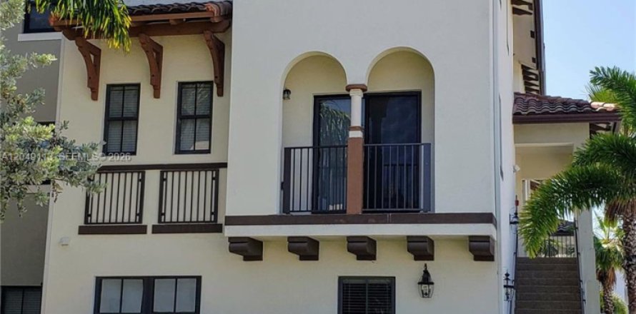 Condo à Doral, Floride, 3 chambres  № 2180711