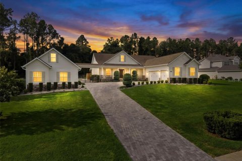 House in Brooksville, Florida 5 bedrooms, 409.42 sq.m. № 2280172