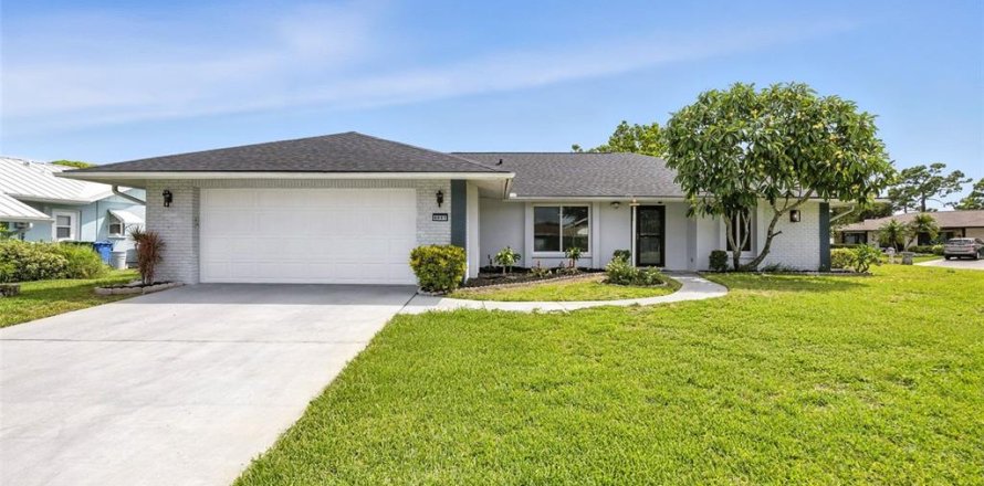 House in Bradenton, Florida 3 bedrooms, 196.58 sq.m. № 1840105