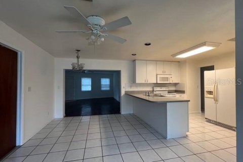 Villa ou maison à louer à New Port Richey, Floride: 3 chambres, 173.91 m2 № 2404725 - photo 12