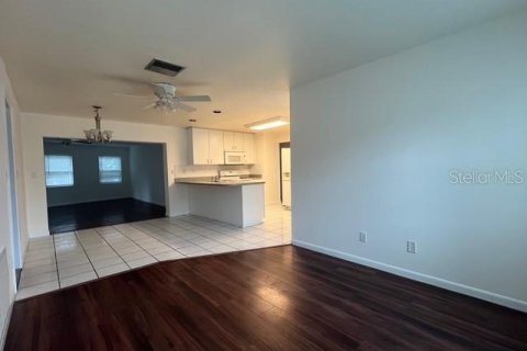 Villa ou maison à louer à New Port Richey, Floride: 3 chambres, 173.91 m2 № 2404725 - photo 13