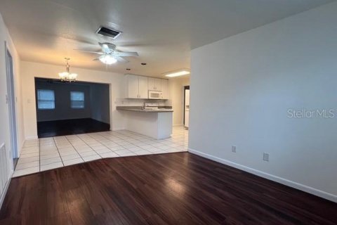 Villa ou maison à louer à New Port Richey, Floride: 3 chambres, 173.91 m2 № 2404725 - photo 19