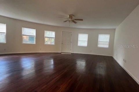 Villa ou maison à louer à New Port Richey, Floride: 3 chambres, 173.91 m2 № 2404725 - photo 15