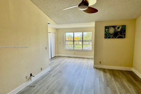 Condo in Margate, Florida, 2 bedrooms  № 2088291 - photo 4