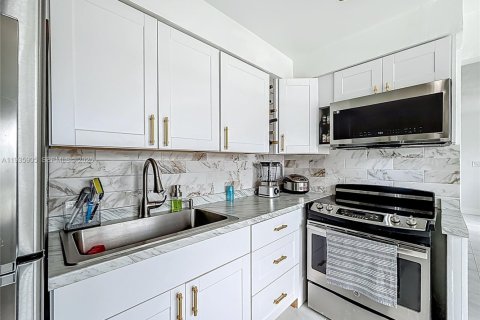 Commercial property in Hollywood, Florida 198.35 sq.m. № 1994035 - photo 3