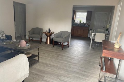 Commercial property in Hollywood, Florida 198.35 sq.m. № 1994035 - photo 21