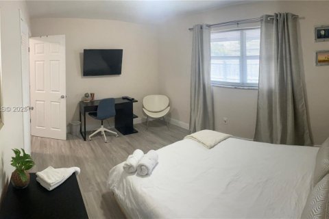 Commercial property in Hollywood, Florida 198.35 sq.m. № 1994035 - photo 20