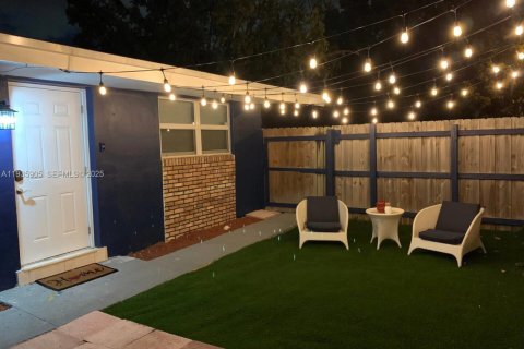 Commercial property in Hollywood, Florida 198.35 sq.m. № 1994035 - photo 15