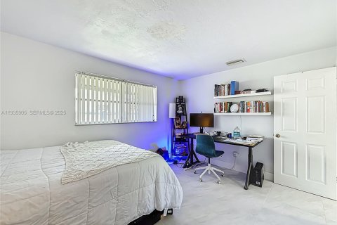 Commercial property in Hollywood, Florida 198.35 sq.m. № 1994035 - photo 12