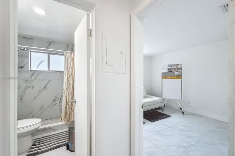 Commercial property in Hollywood, Florida 198.35 sq.m. № 1994035 - photo 6