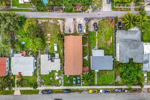 Commercial property in Hollywood, Florida 198.35 sq.m. № 1994035 - photo 24